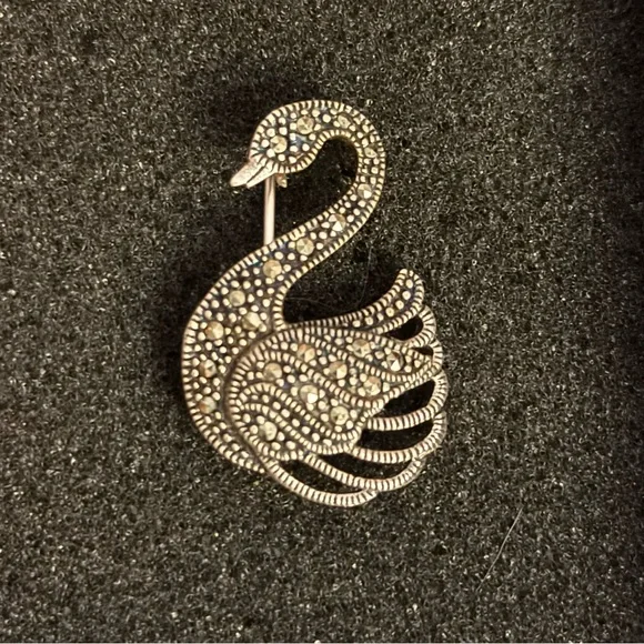 Sterling Silver‎ Swan Brooch with Marcasite Stones Thailand - Picture 6 of 9